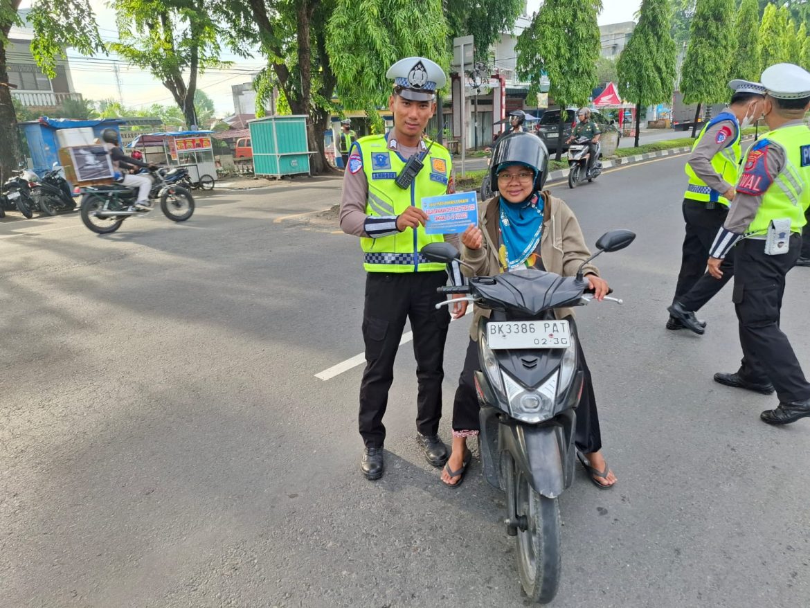 Operasi Patuh Toba 2025, Subsatgas Preventif Polres Langkat Melaksanakan Penyuluhan Lalu Lintas