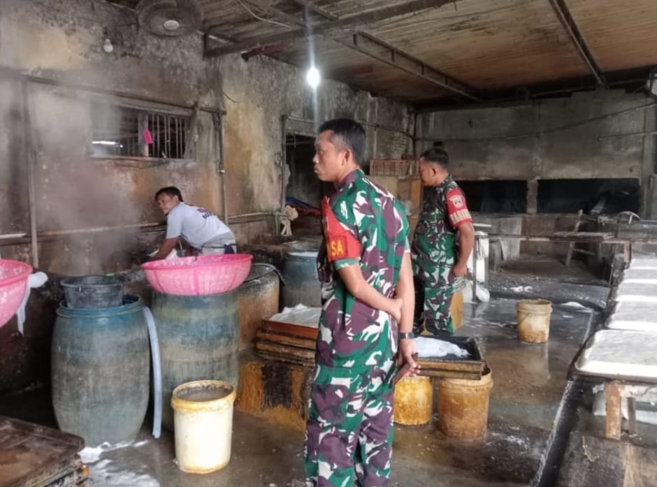 Babinsa Edukasi Pengelolaan Limbah Tahu, Langkah Nyata Menuju Lingkungan Bersih