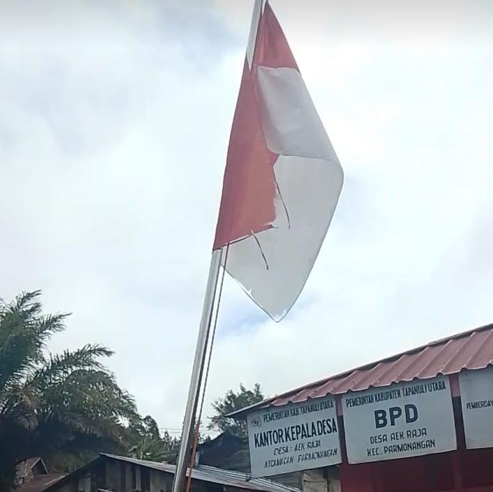 Mengejutkan..!! Kantor Desa Aek Raja Kosong Tidak Berpenghuni Bendera Merah Putih Yang Robek dan Kusam Dikibarkan.