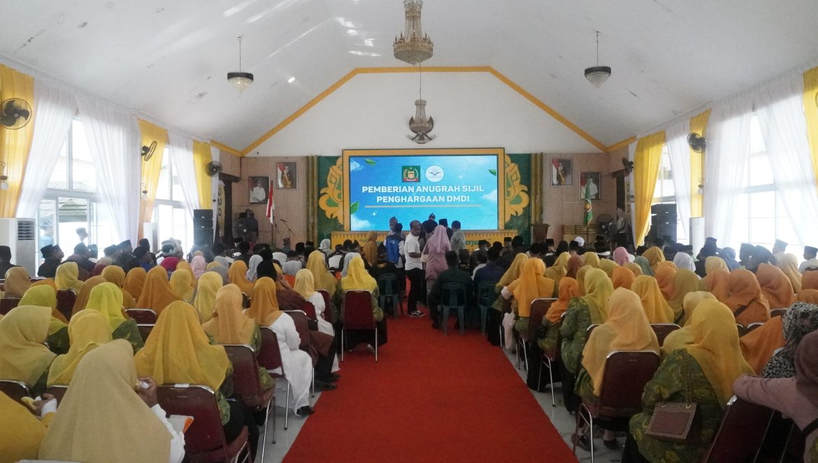 Kapolres Langkat Terima Penghargaan Tokoh Inspiratif dari Dunia Melayu Dunia Islam.