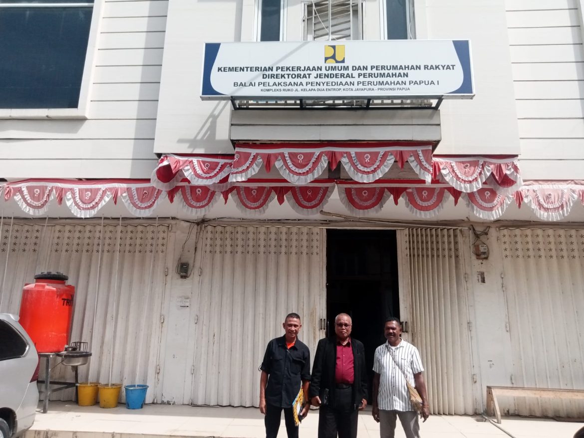 Perjalanan Panjang Sang Sekretaris, Untuk Memajukan Kampung Iwaka Menemui Titik Terang.