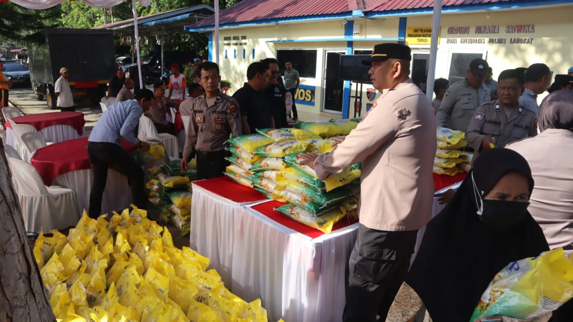 Gerakan Pangan Murah Polres Langkat Diserbu Warga