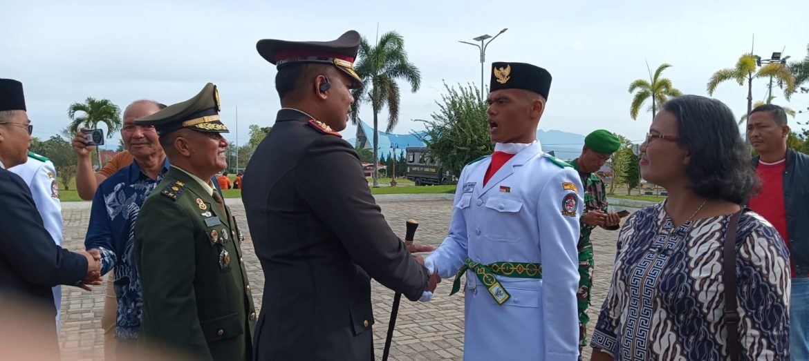 Kapolres Toba Hadiri Pengukuhan 20 Paskibraka Tingkat Kabupaten Toba 2025