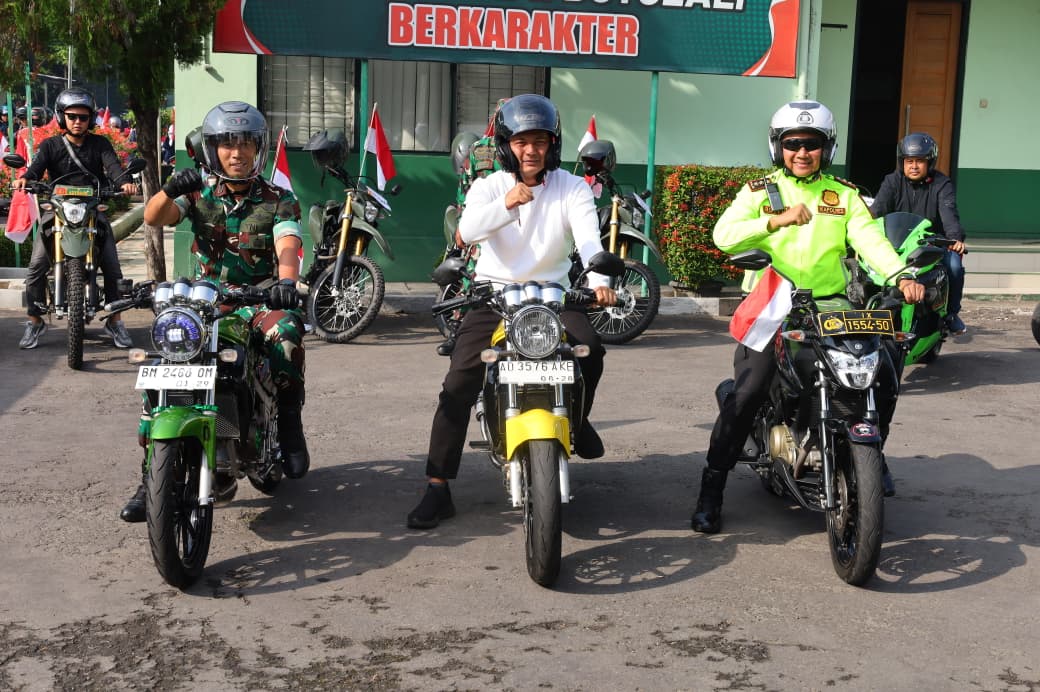 Bendera Raksasa Sepanjang 80 Meter Dikibarkan di Kaki Merapi