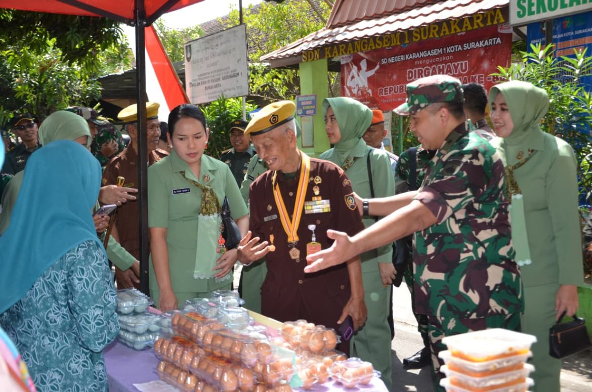 *Kemurahan Hati Seorang Kasdam IV/Diponegoro, Borong Hasil UMKM Dan Dibagikan Kepada Veteran, Linmas dan Masyarakat Yang Hadir Upacara TMMD*