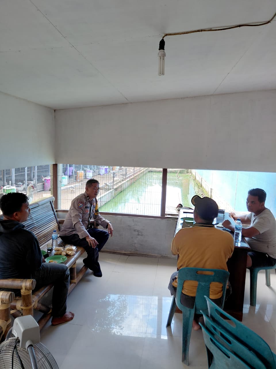 Sosialisasi call Center 110 Bhabinkamtibmas Desa Banyumas Sambangi Warga Binannya Titipkan Pesan Kamtibmas.