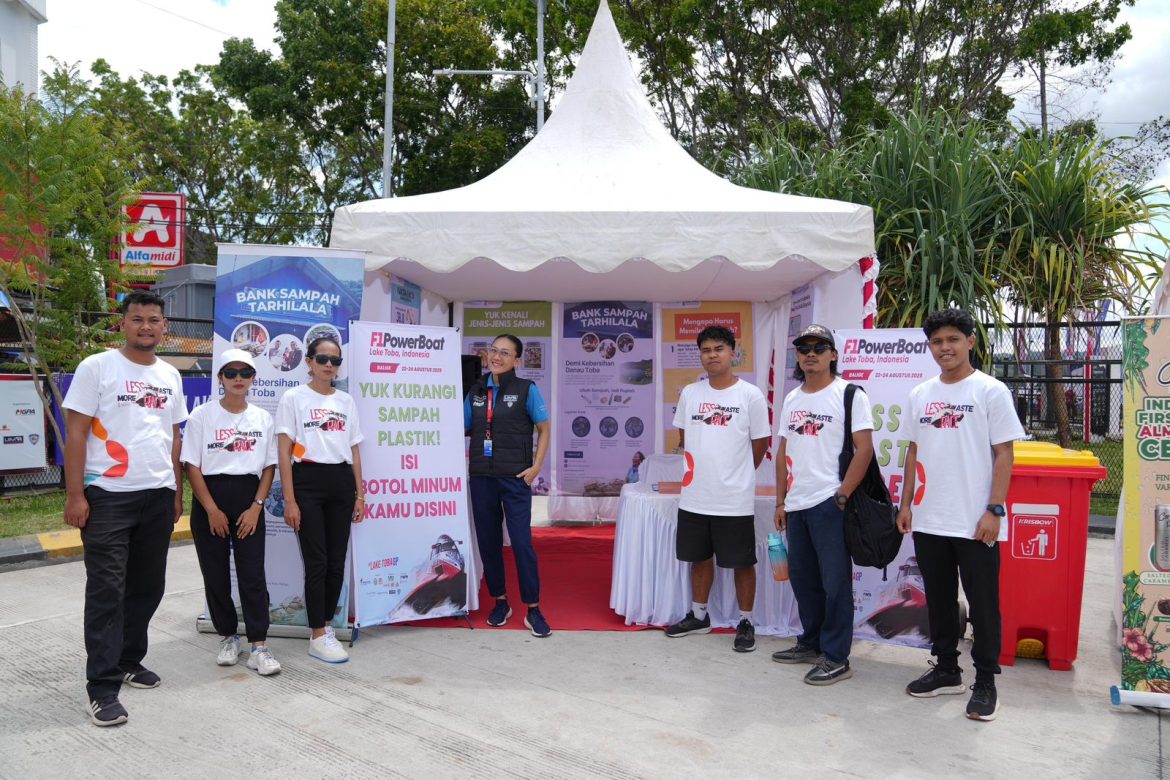 Jaga Danau Toba Tetap Lestari, ITDC Gelar Pembersihan Sampah dan Edukasi Pengelolaan Sampah di Danau Toba