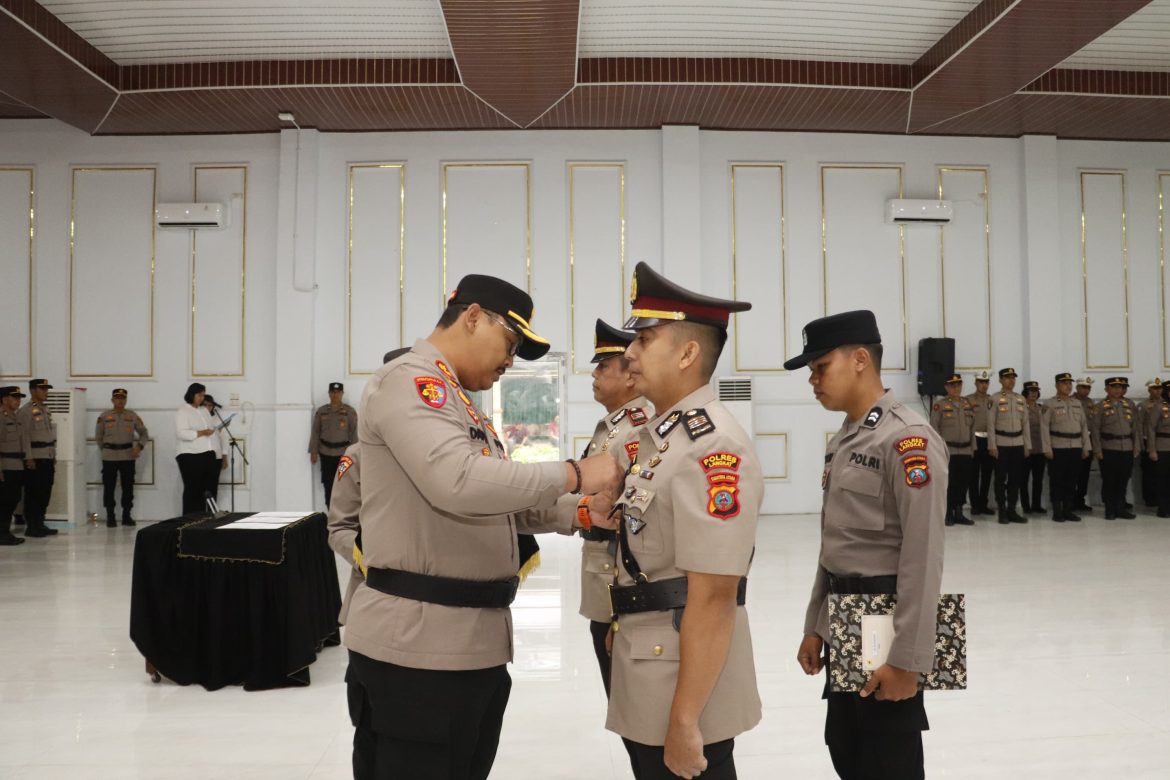 Kapolres Langkat Pimpin Sertijab Kasat Lantas Yang Baru.
