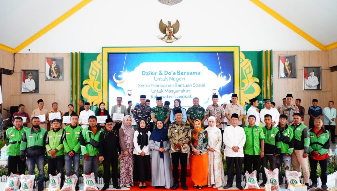 Syah Afandin Salurkan Bantuan untuk 7.716 Warga Tidak Mampu, Wujudkan Kepedulian Sosial.