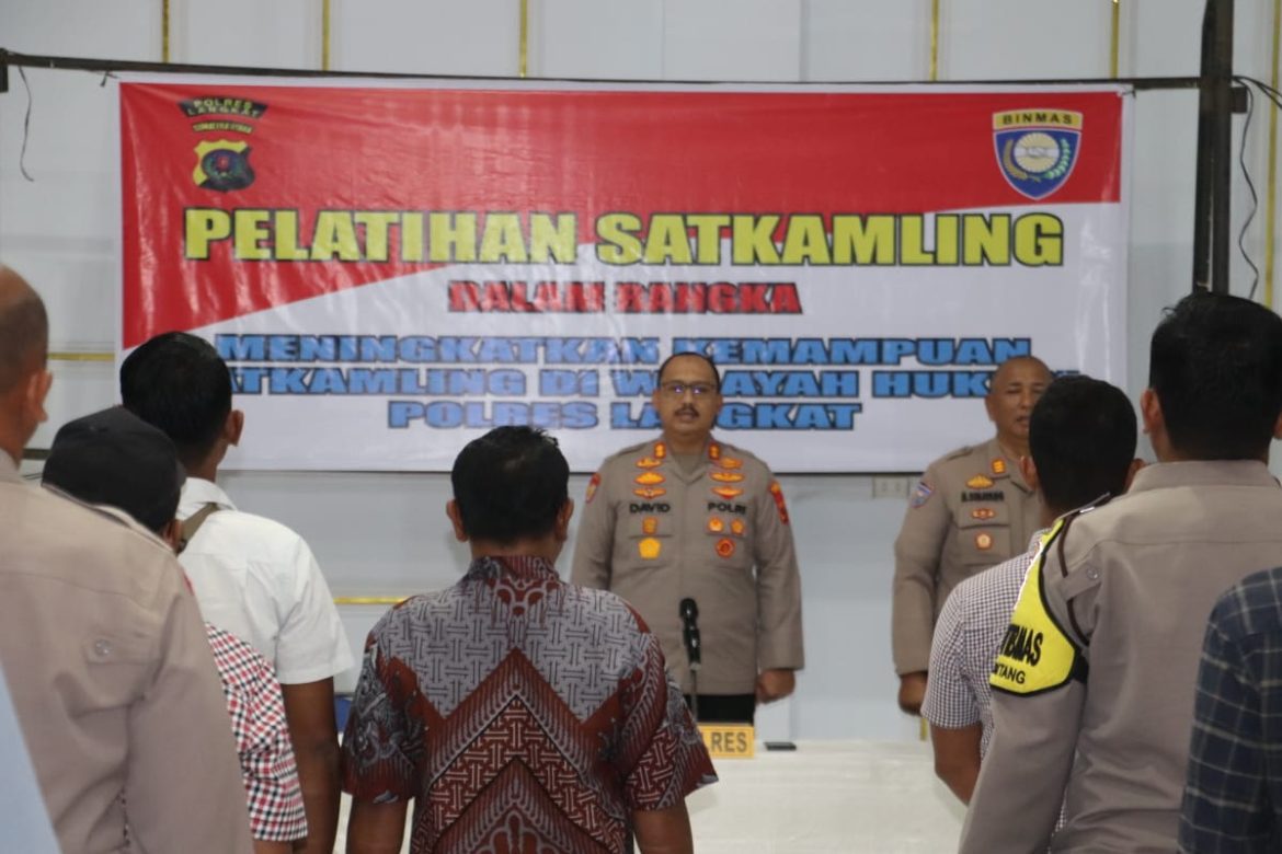 KAPOLRES LANGKAT BUKA PELATIHAN PENINGKATAN KEMAMPUAN SATKAMLING.