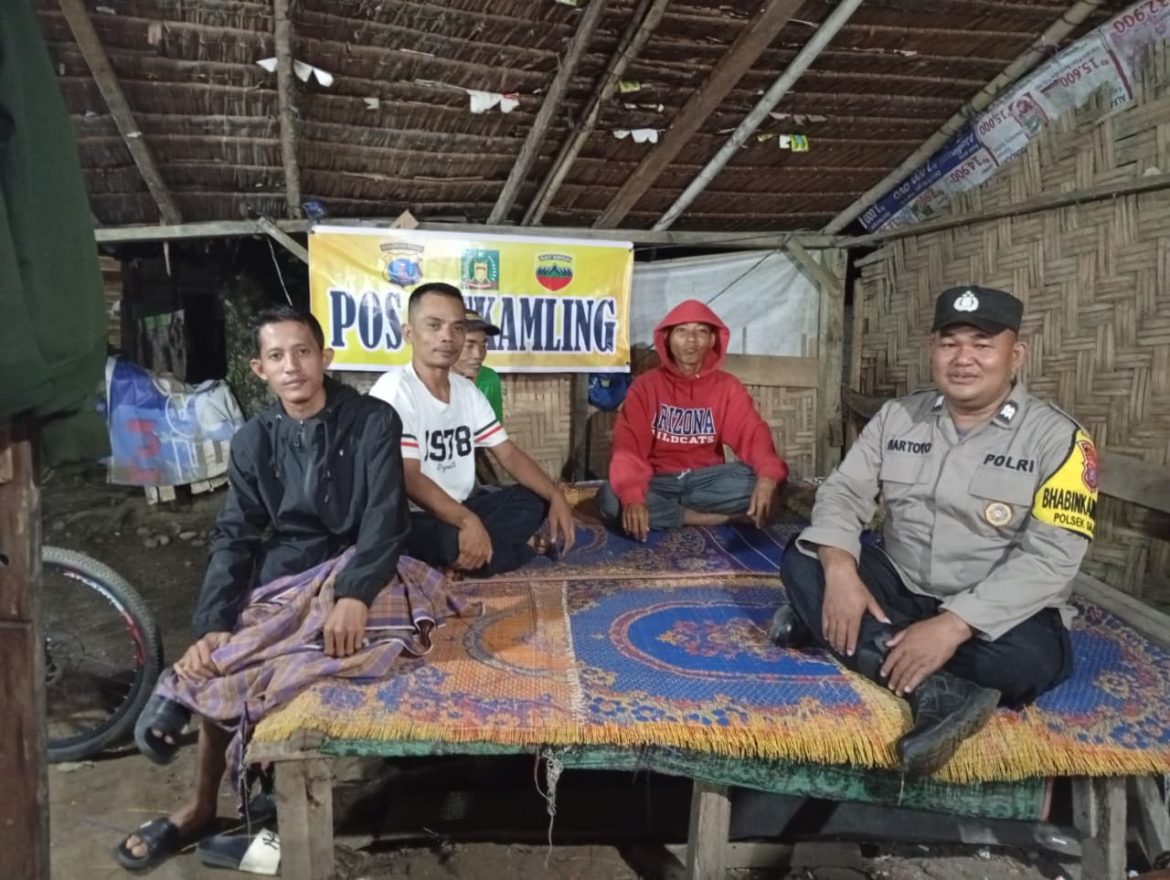 Bhabinkamtibmas Polsek Salapian Dorong Warga Aktif Jaga Keamanan Melalui Satkamling.