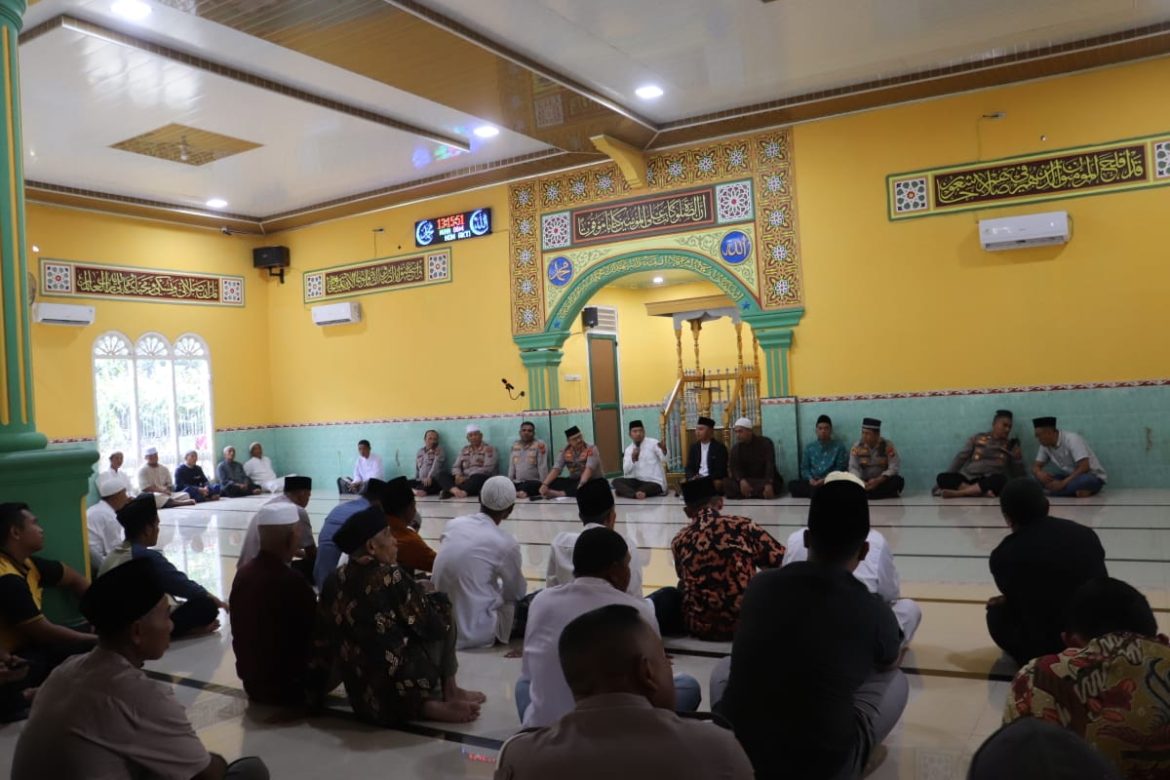 Safari Jumat Kapolres Langkat di Masjid At-Taqwa, Besitang.