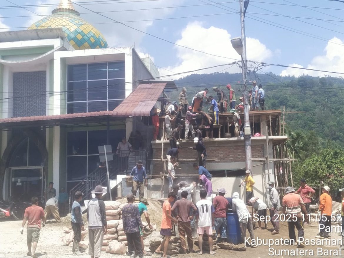 Gotong Royong Membangun Masjid MISBAH Kampung Sorik Simbol Kekompakan Pengurus dan Jamaah