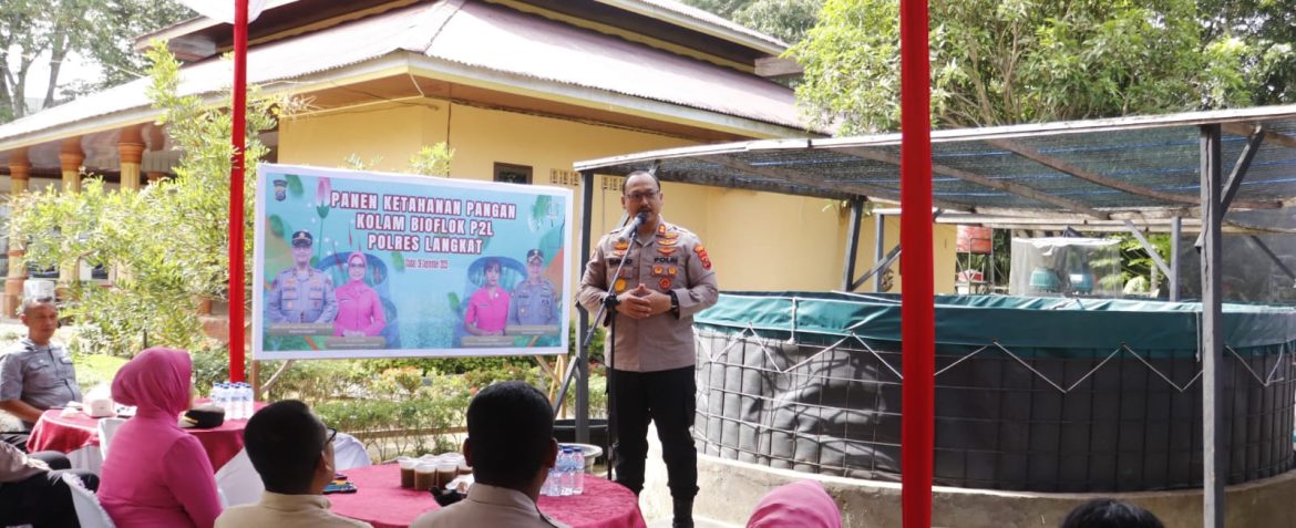 Polres Langkat Panen Ikan Bioflok, Wujud Nyata Kepedulian untuk Ketahanan Pangan dan Masyarakat.