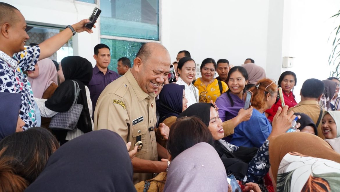 Tangis Haru Ratusan Nakes R4 Langkat, Sampaikan Terima Kasih kepada Bupati Langkat Syah Afandin.