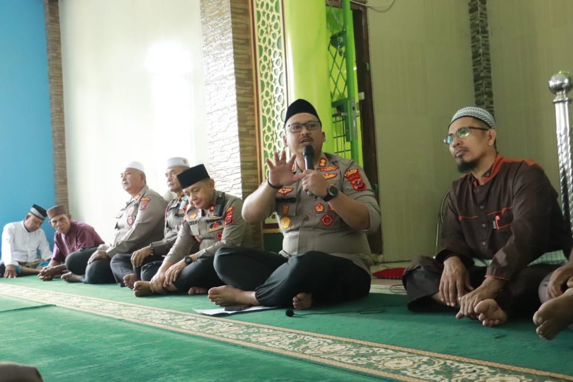 Jumat Curhat,Kapolres Langkat Ajak Warga Jaga Kondusifitas 