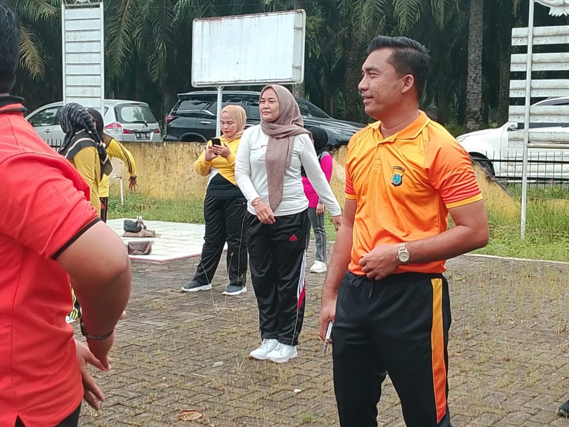 Gerakan Masyarakat (GERMAS) Kecamatan Secanggang Adakan Senam Pagi di Halaman Kantor Camat Kecamatan Secanggang.