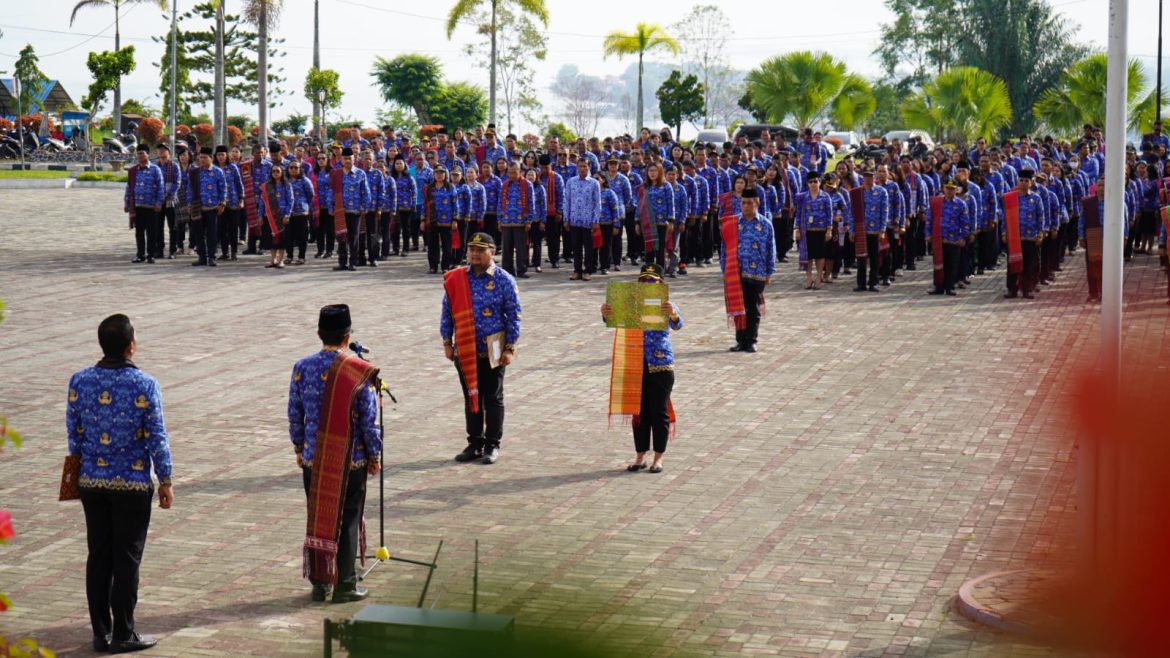 Sekda Toba Kembali Ingatkan Kedisiplinan ASN Saat jadi Pembina Apel Hari Kesadaran