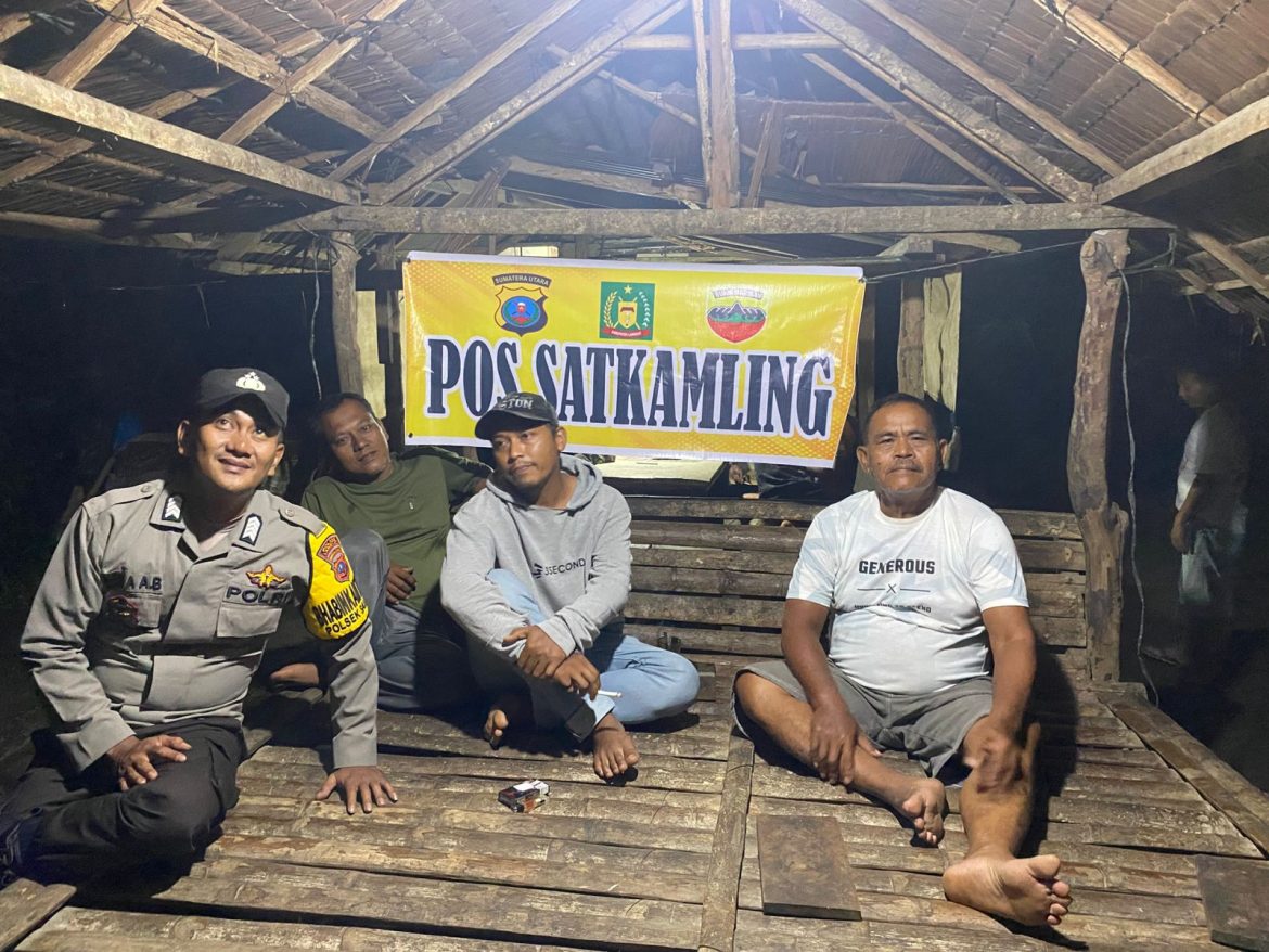 BHABINKAMTIBMAS POLSEK HINAI SAMBANGI WARGANYA SAMPIKAN PESAN KAMTIBMAS DAN INGATKAN WARGA CUACA EKSTRIM SAAT INI.