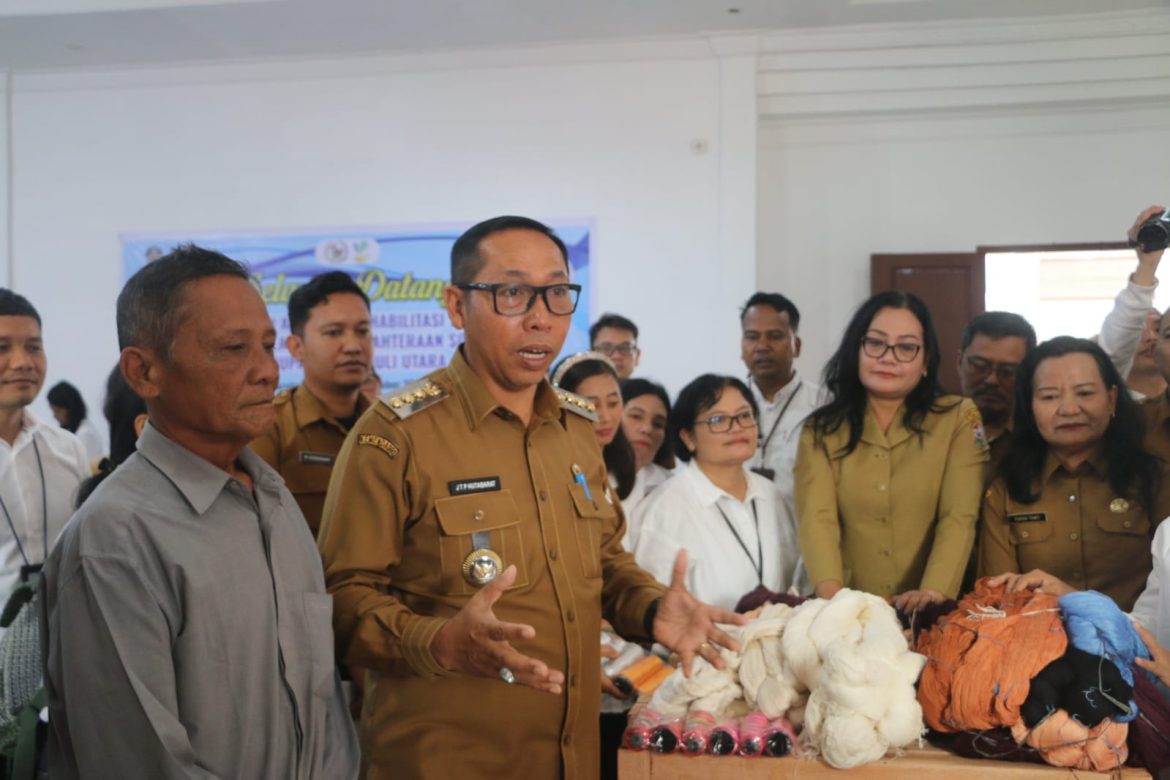 Bupati Tapanuli Utara Serahkan Bantuan ATENSI dari Kementerian Sosial untuk Anak, Lansia, dan Penyandang Disabilitas