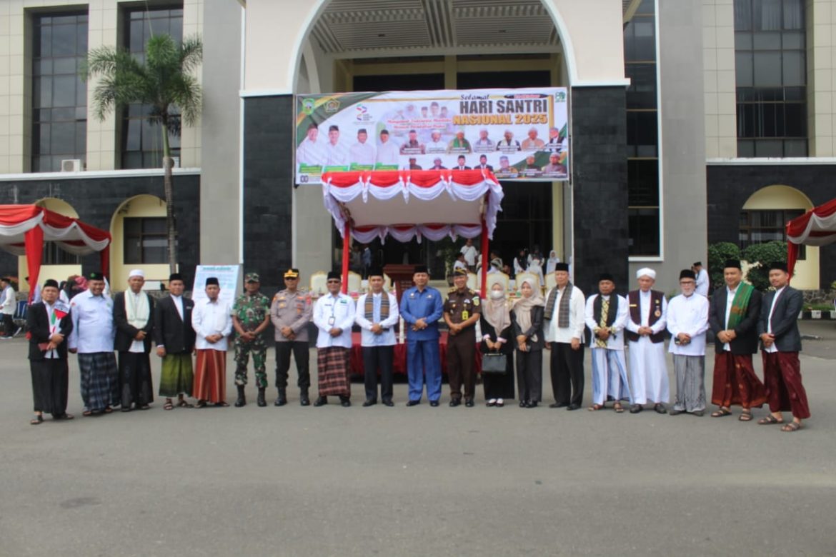 Pimpin apel Hari Santri Nasional, Bupati Pasaman Welly Suhery bacakan amanat Menteri Agama RI,