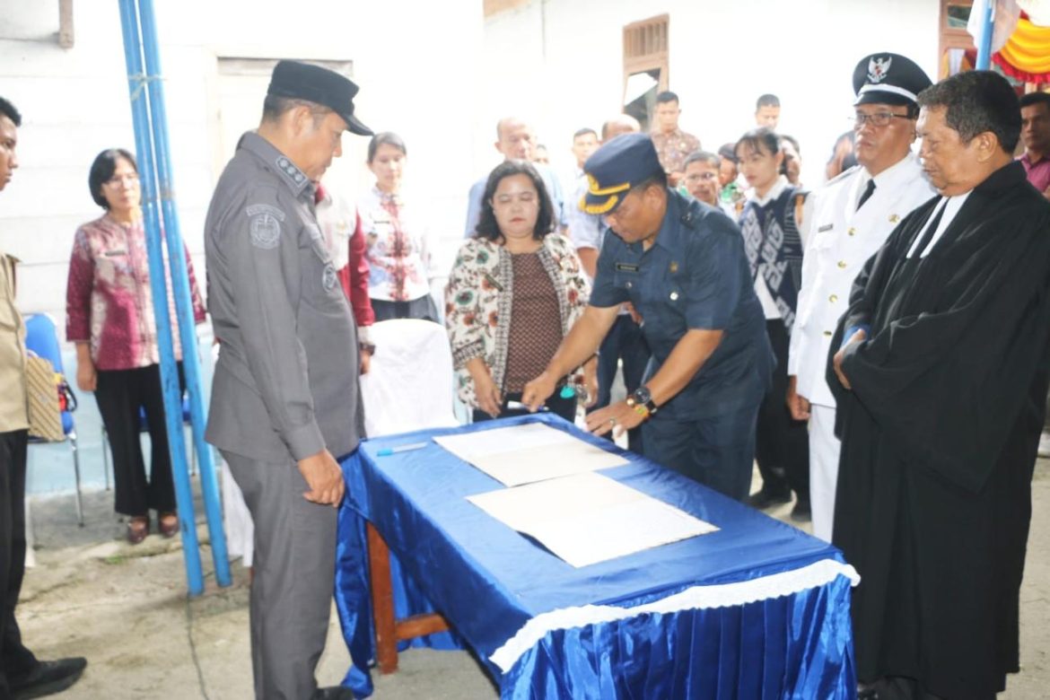 Bupati Taput Lantik Kepala Desa Antar Waktu Desa Sitolu Ompu, Ajak Masyarakat Bersatu Membangun Desa