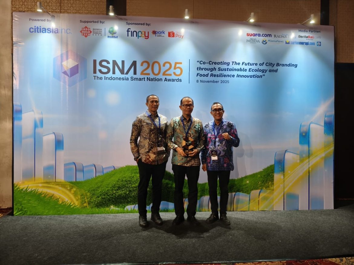 Pemkab Langkat Raih Penghargaan Spesial Indonesia Smart Nation Award 2025.