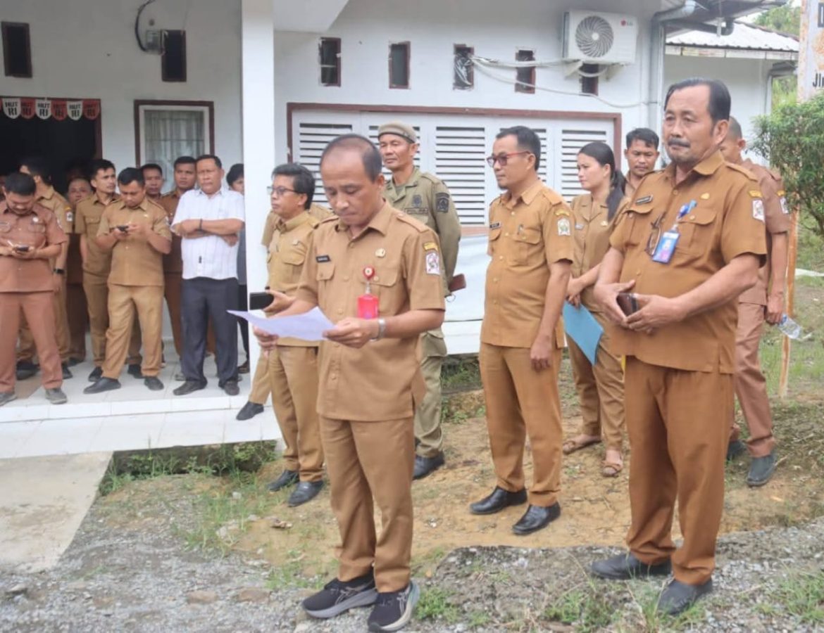 Bupati Nias Utara Serahkan Alsintan Mesin Power Thresher Kepada 10 Kelompok Tani