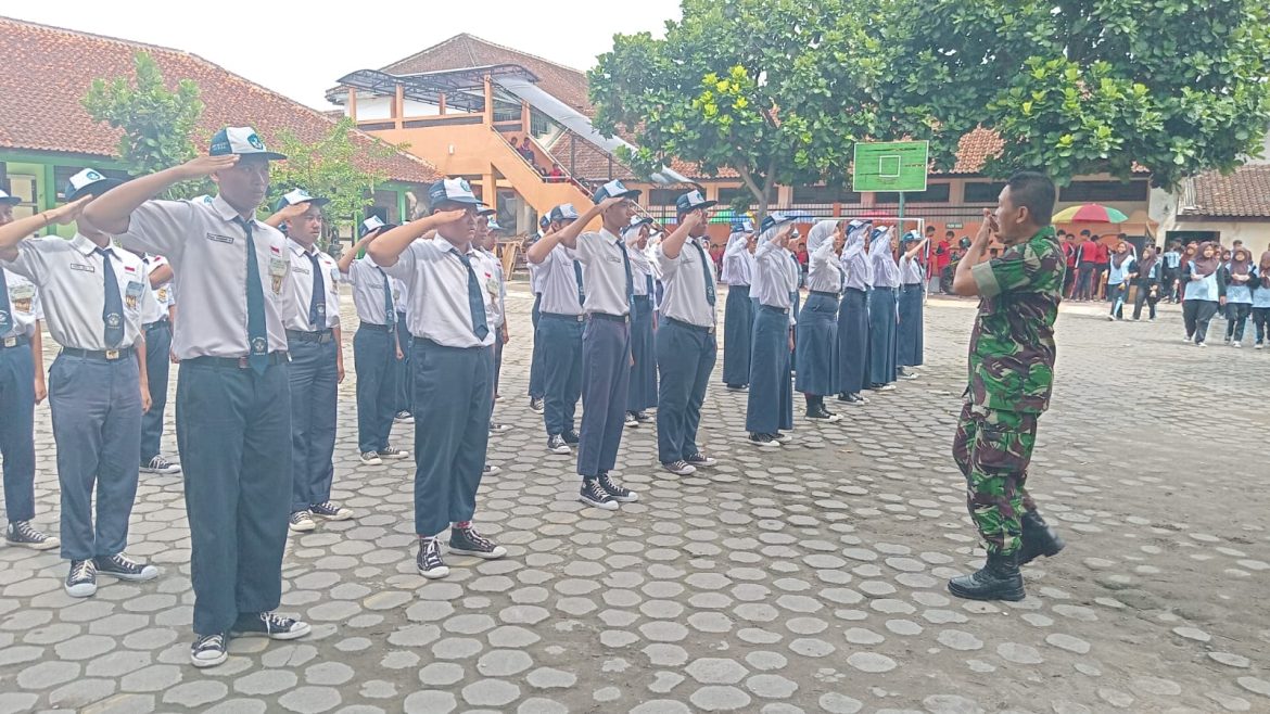 Babinsa Latih Kepemimpinan Siswa SMPN 2 Teras Boyolali, Cetak Calon Pemimpin Muda Berkarakter