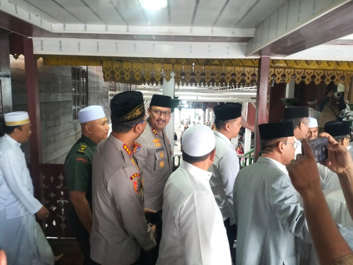 Kapolres Langkat Bersama Ribuan Jamaah Peringati Haul ke–102 Syekh Abdul Wahab Rokan di Babussalam.
