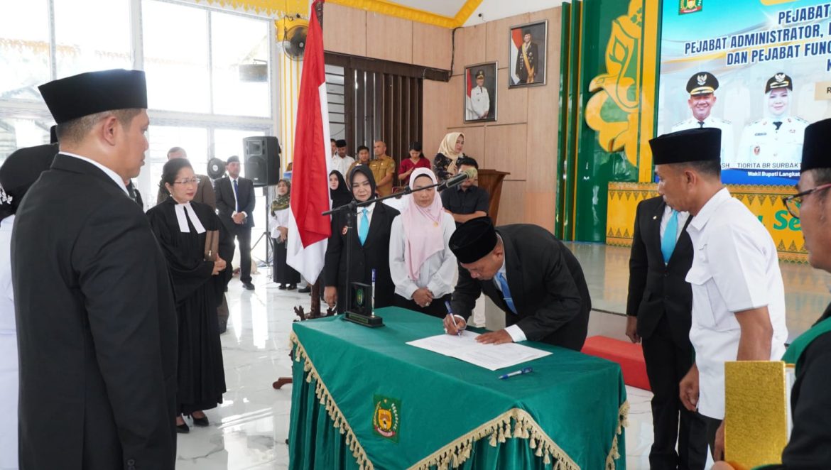 Syah Afandin Lantik 86 Pejabat Struktural dan Fungsional Langkat, Tegaskan Rotasi Sebagai Penguatan Kinerja Pemerintahan.