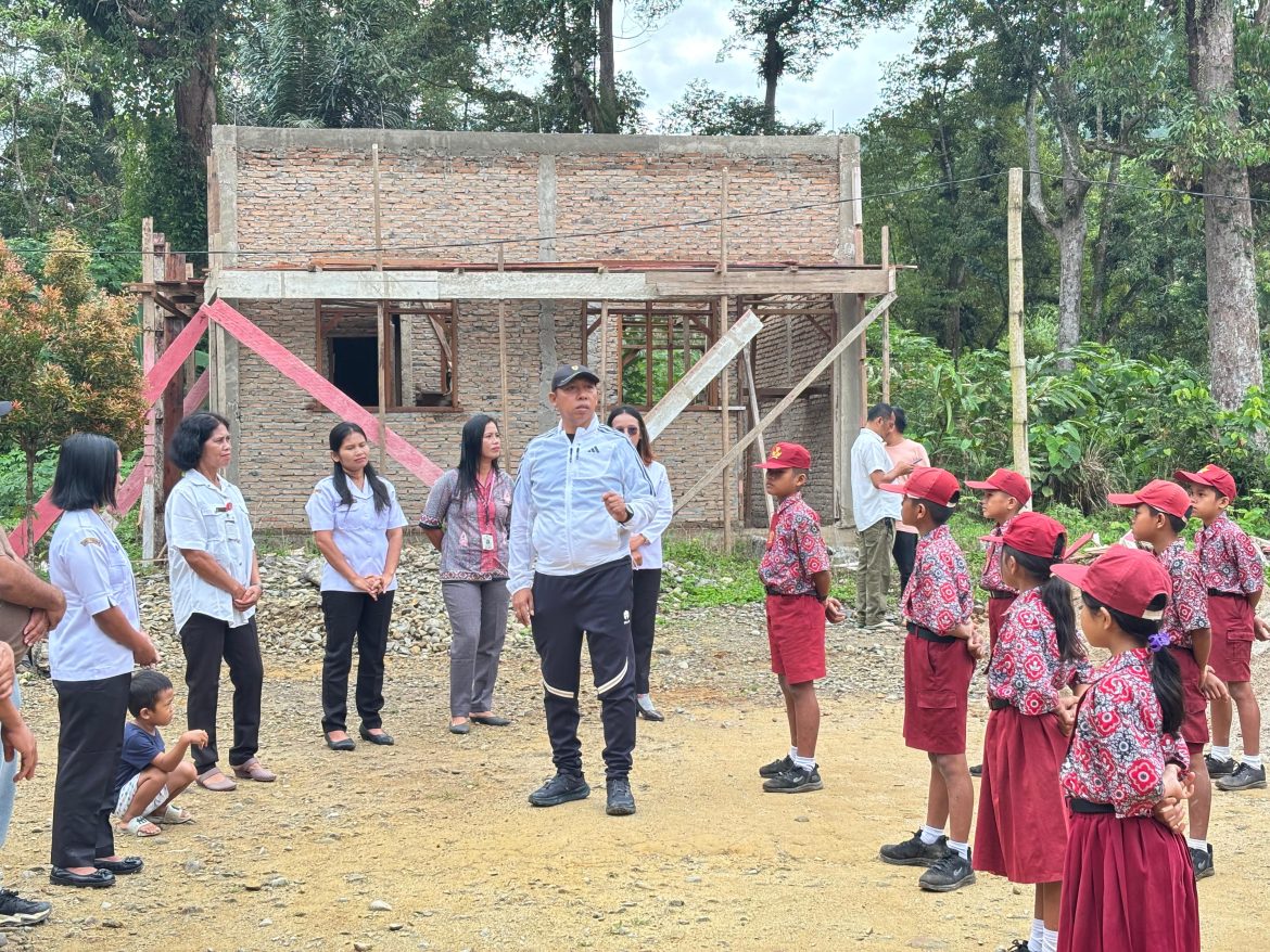 ‎Bupati Taput Tinjau Pembangunan Revitalisasi SDN 177931 Tumus di Kecamatan Parmonangan