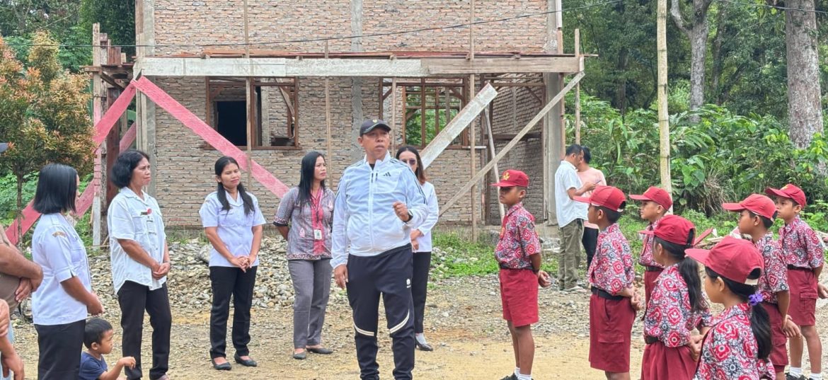 ‎Bupati Taput Tinjau Pembangunan Revitalisasi SDN 177931 Tumus di Kecamatan Parmonangan