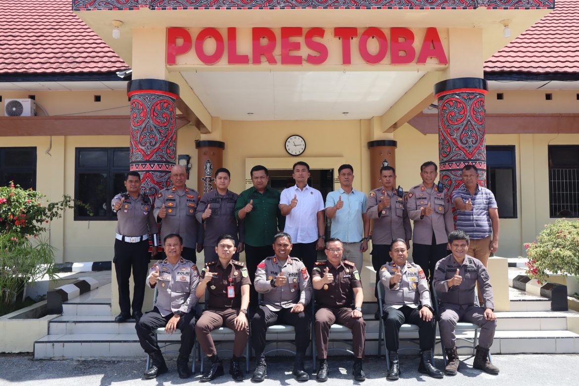 Kepala Kejaksaan Negeri Toba melakukan Kunjungan Silaturahmi ke Kepolisian Resor (Polres) Toba