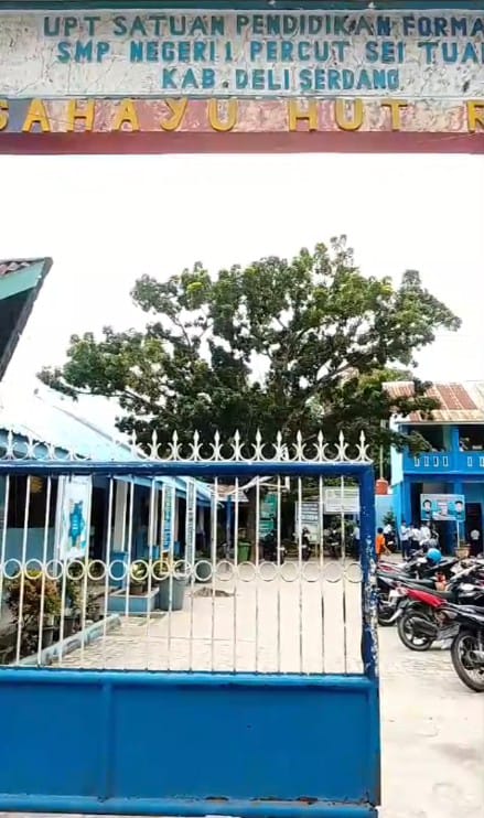 Diduga Siswa dikutip Beli sapu dan Kipas Angin,SMPN 1 Percut Seituan Jadi Sorotan Wartawan.