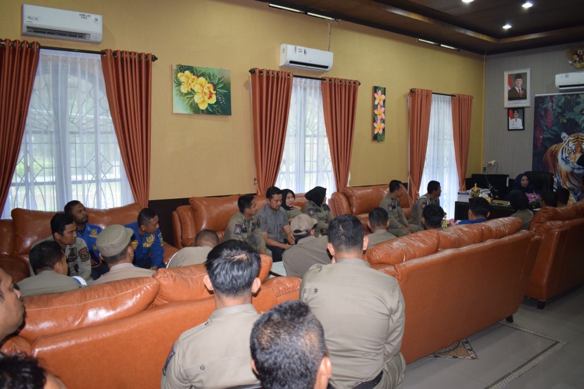 Petugas Satpol PP Langkat Audiensi ke Ketua DPRD, Sampaikan Keluhan Soal Penurunan Gaji.