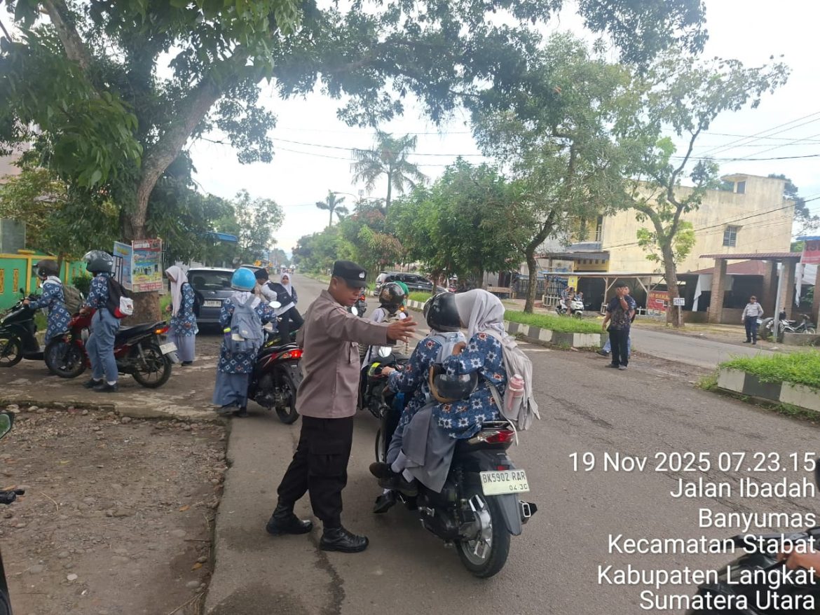 Dua ratus personil Polres Langkat dan Polsek sejajaran, diterjunkan untuk Pos Padat Pagi ( Strong Point ).