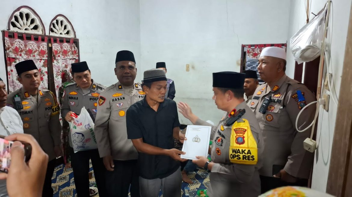 Wakapolres Langkat Takziah di Rumah Duka Almarhumah Fadly Robby.