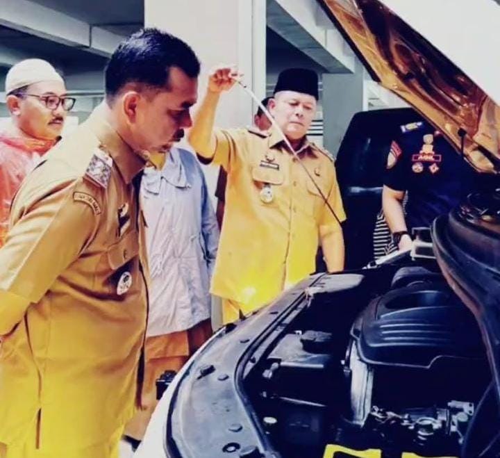 Cek Langsung Kondisi Mobnas, Bupati Welly Tunggu Laporan Pemeriksaan Keseluruhan