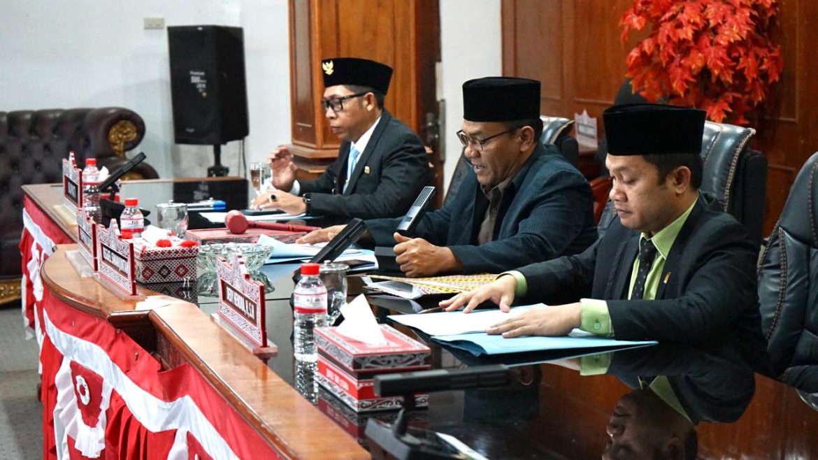 Bupati Taput Sampaikan Nota Jawaban Atas Pandangan Fraksi DPRD Terkait Ranperda APBD 2026
