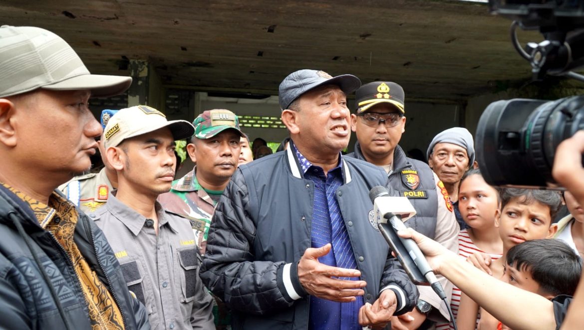 Bupati Syah Afandin Terus Salurkan Bantuan untuk Warga Terdampak Banjir di Hinai