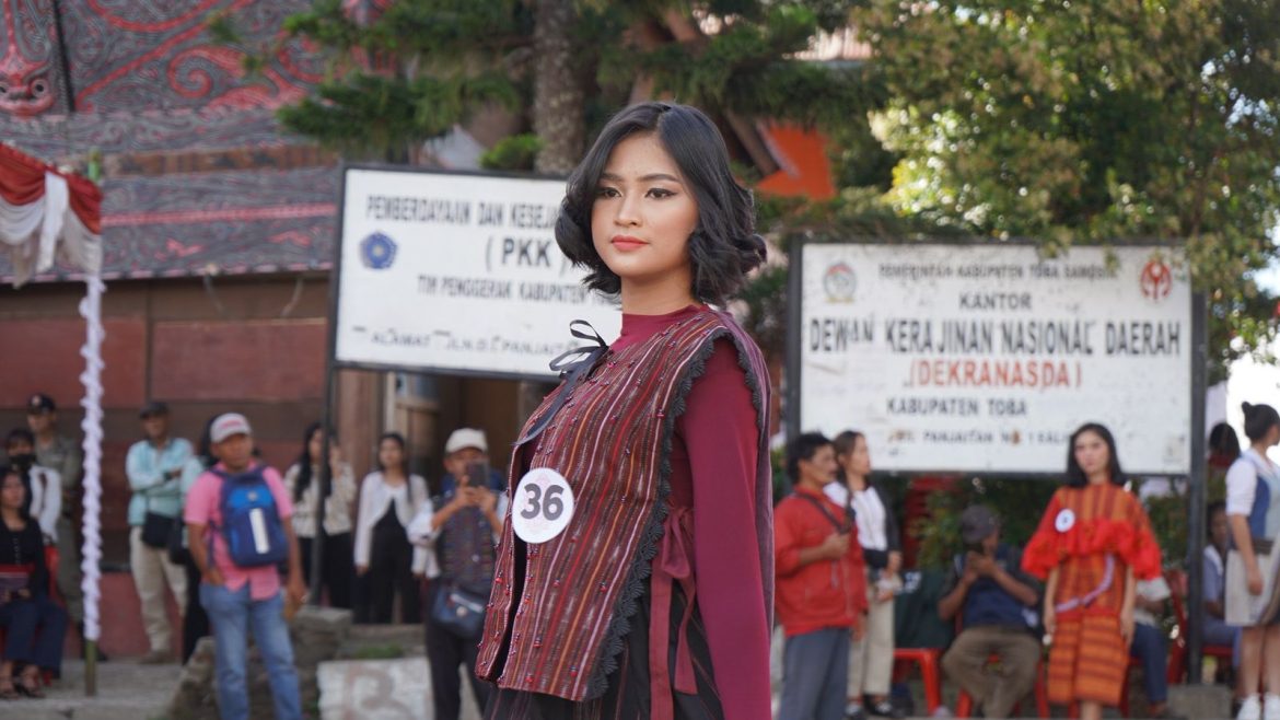 Dinas Pariwisata Gelar Lomba Busana dan Desainer Etnik Ulos Untuk Angkat Kreativitas dan Warisan Budaya Toba