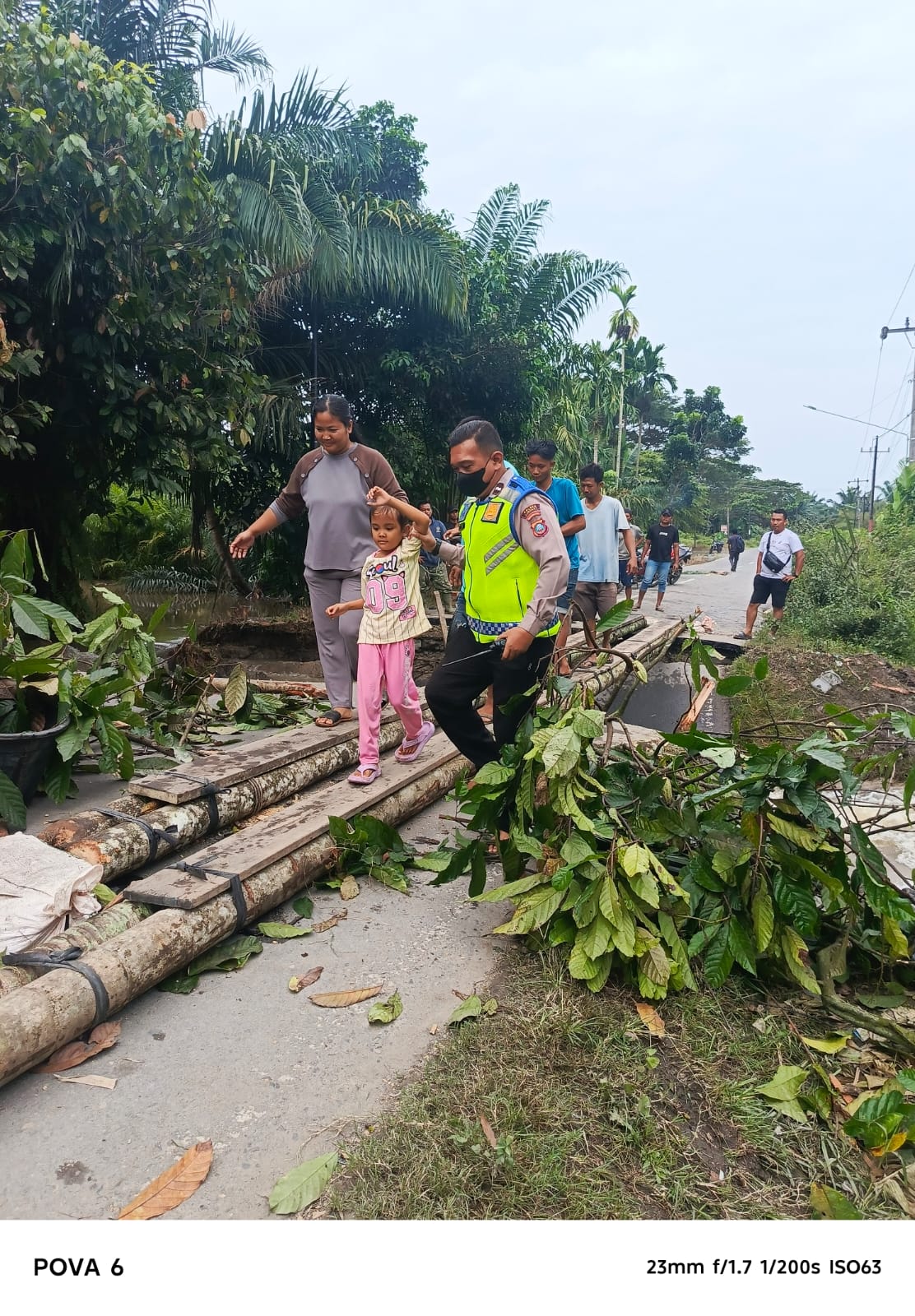 Sat Lantas Polres Langkat Laporkan Jalur Hinai–Padang Tualang Terputus Akibat Banjir.