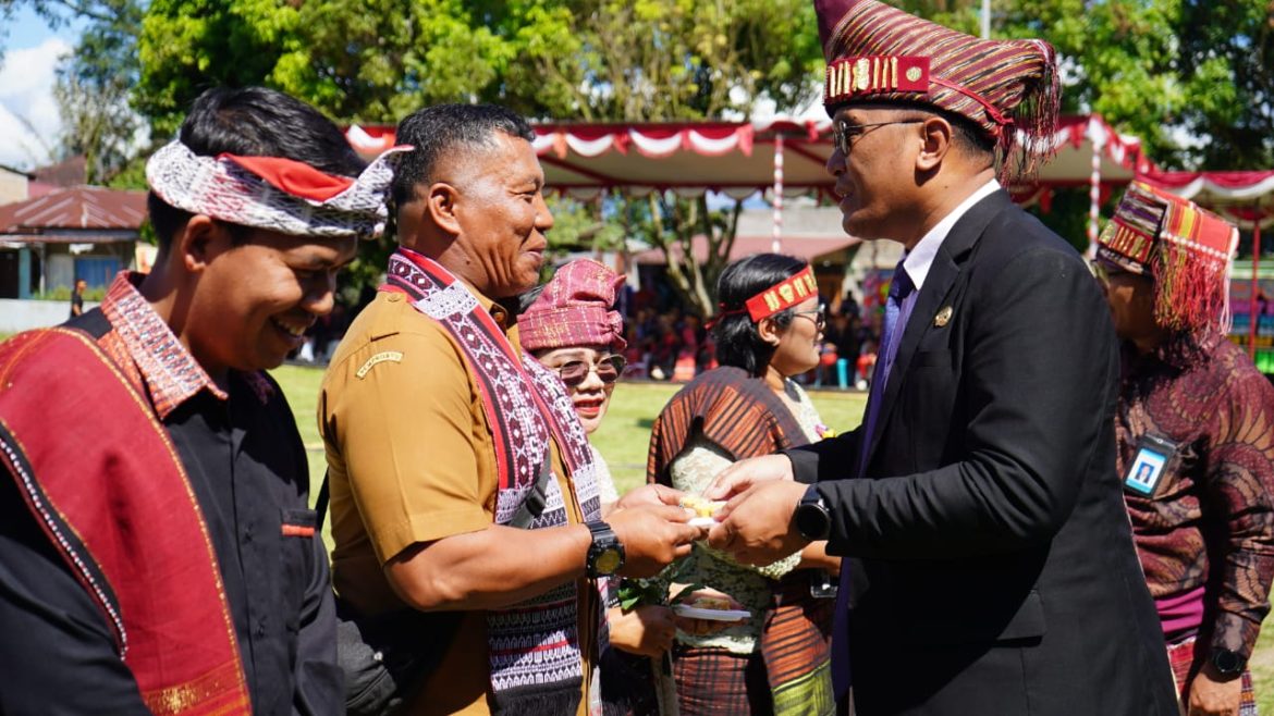 Peringati HGN, Bupati Toba Targetkan Peningkatan Jumlah Siswa Masuk SMA Unggul