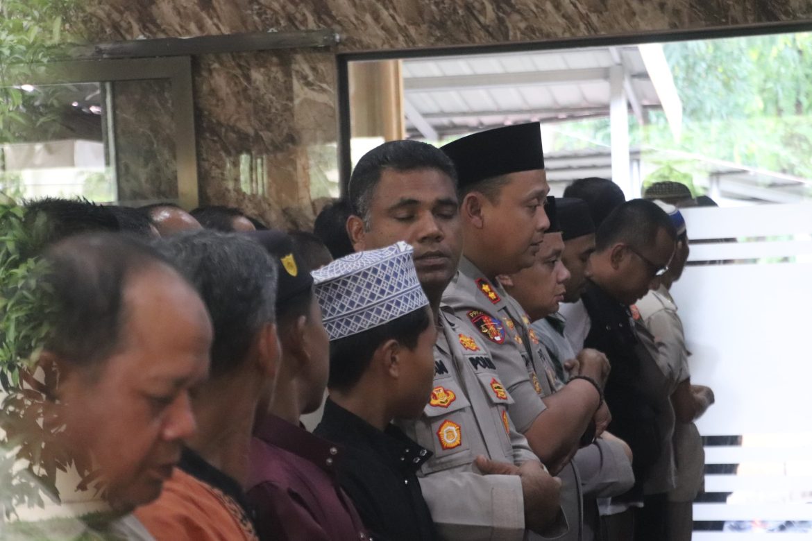 Polres Langkat Gelar Sholat Ghaib untuk Korban Bencana di Sumut, Sumbar, dan Aceh.