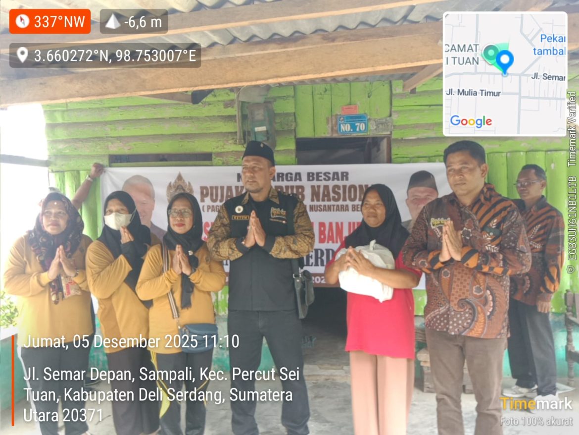 Keluarga Besar PUJAKETARUB Safari Jumat Berkah, Berikan Ratusan Paket Bantuan Kepada Para Korban Banjir