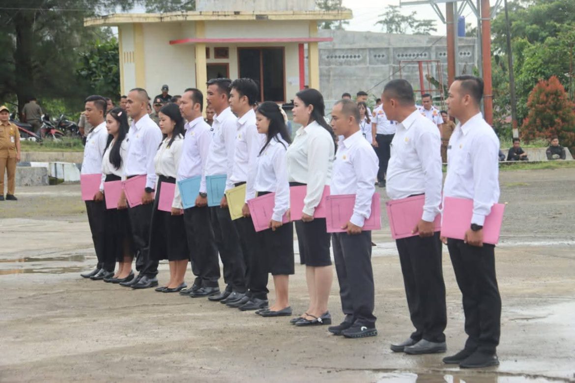 Penyerahan SK dan SPT PPPK Tahap II Formasi 2024 di Kabupaten Nias Utara Tahun Angaran 2025