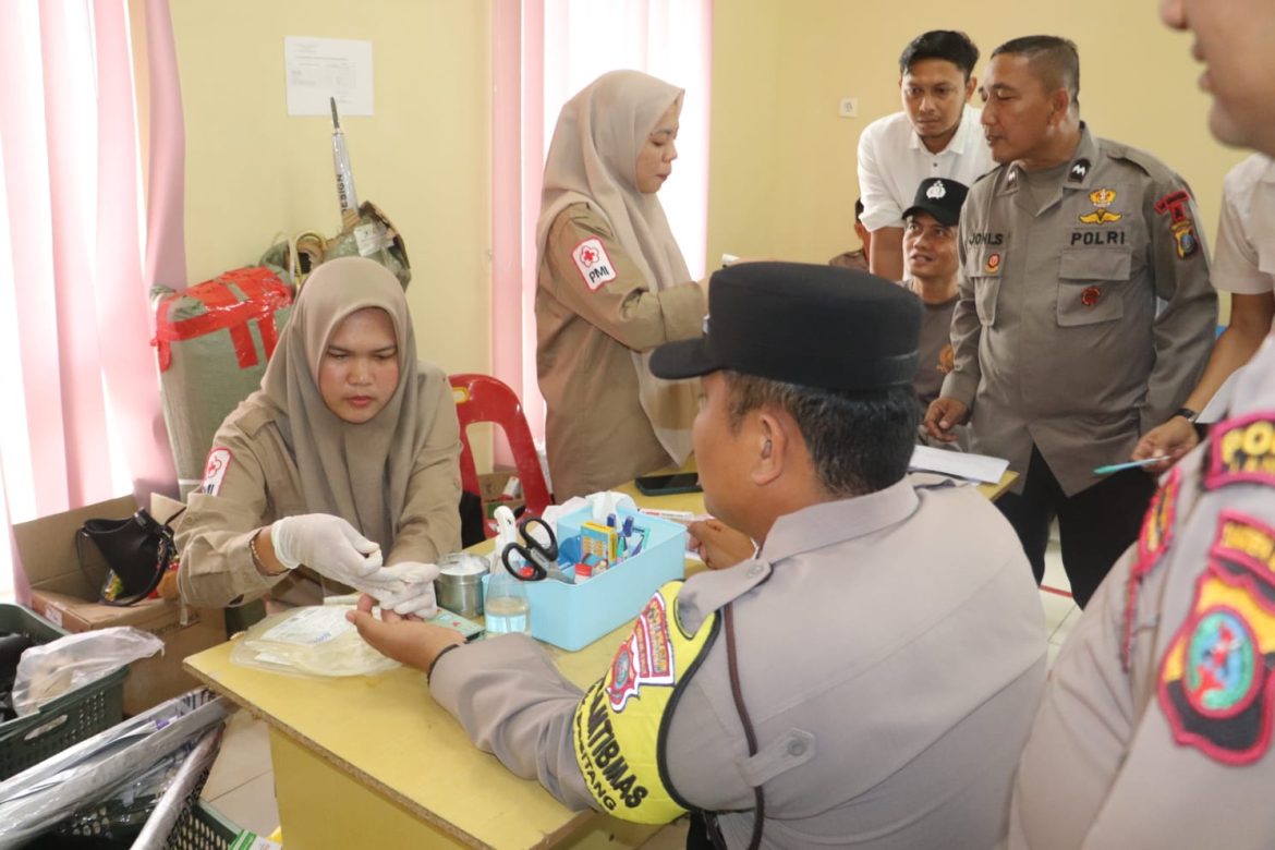 Polres Langkat Gelar Donor Darah dan Anjangsana Sambut Natal 2025