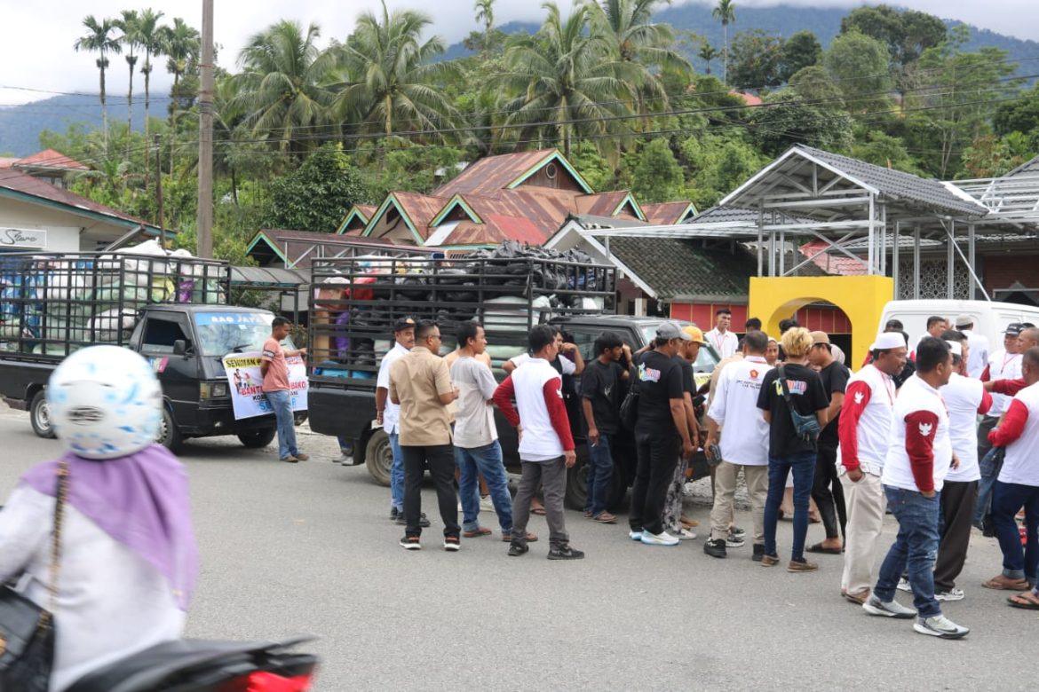 Ketua Komisi ll DPRD Provinsi Sumbar, Khairuddin Simanjuntak Lepas Pengantaran Bantuan ISMAP untuk Korban Banjir Agam
