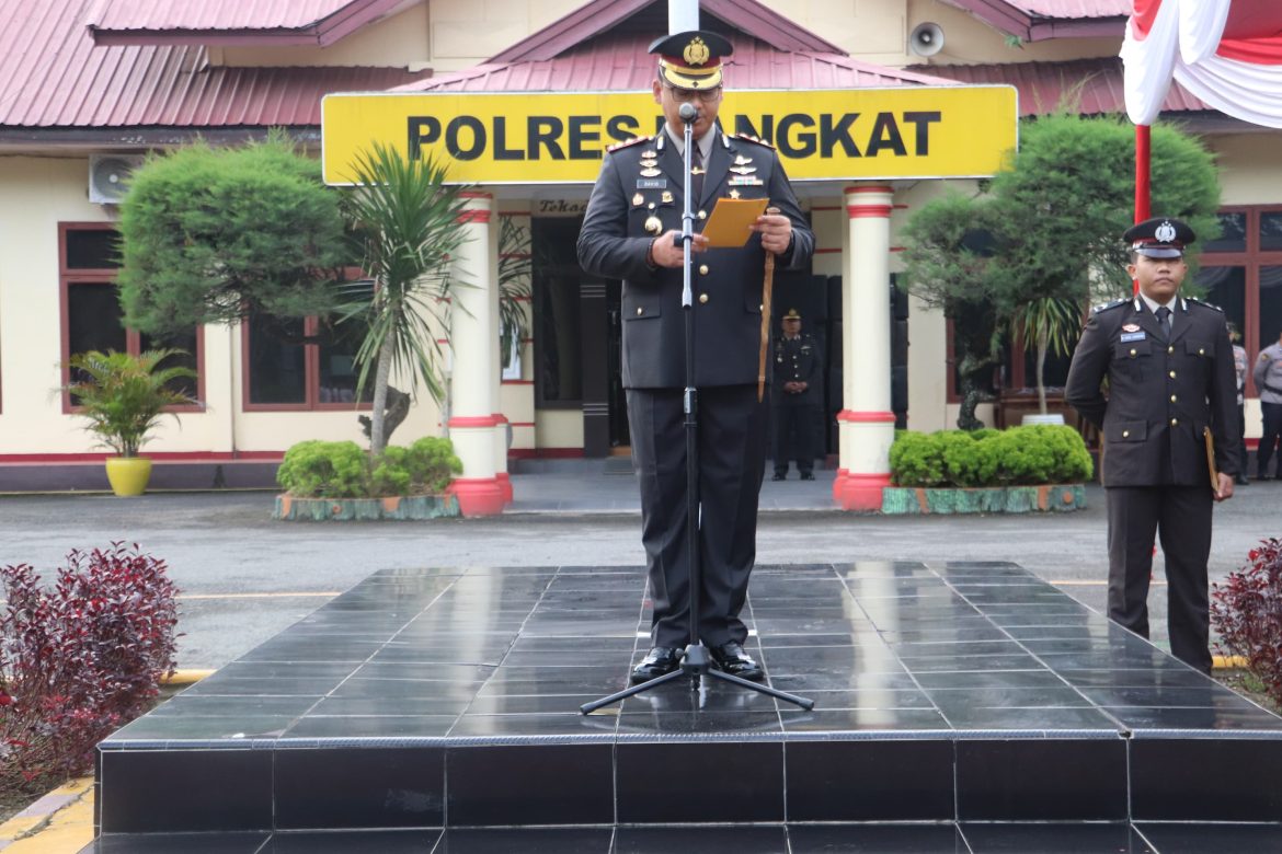 Upacara Peringatan Hari Bela Negara ke-77 dan Penyerahan Paket Natal Tahun 2025 Polres Langkat